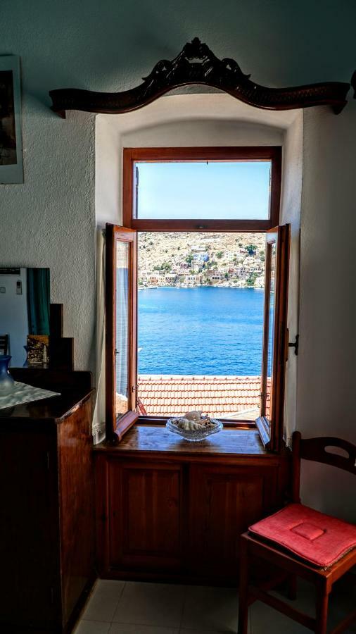 Villa Pitini Sými Buitenkant foto